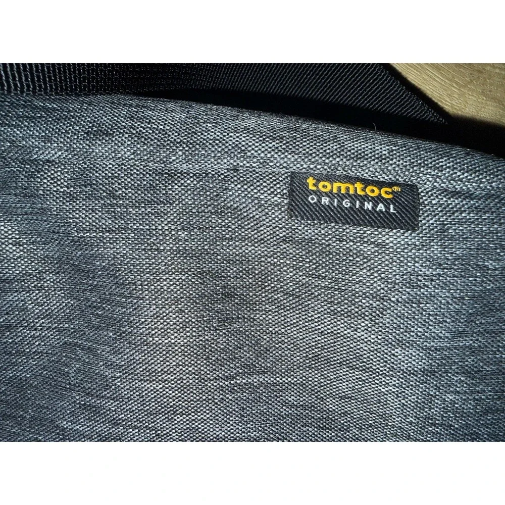 tomtoc Gray 13in Laptop Shoulder Messenger Bag A50-C01G Padded Strap Zip EUC